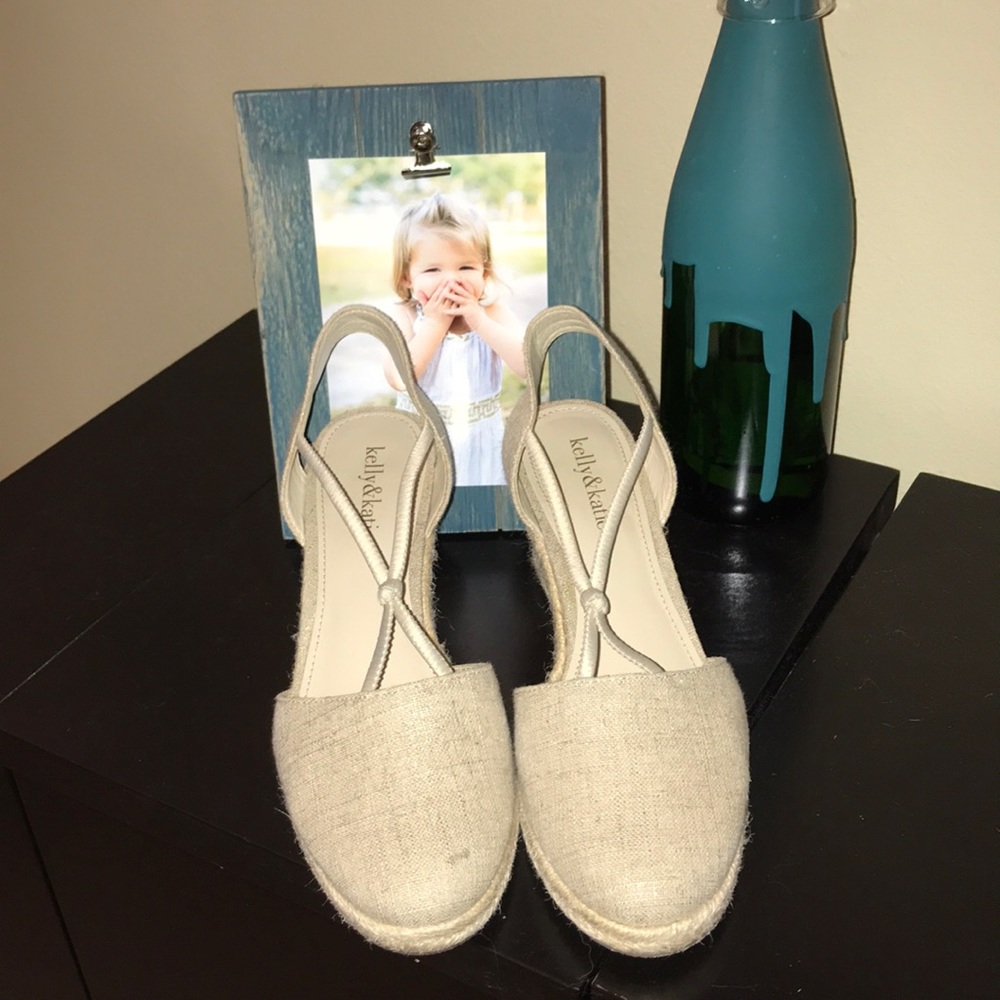 Gently loved~kelly&katie Gold shimmer wedges